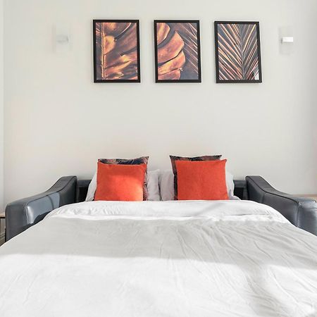Modern Aptmt, 2 Stops To Central London, Smart Lock, Netflix Ealing Luaran gambar