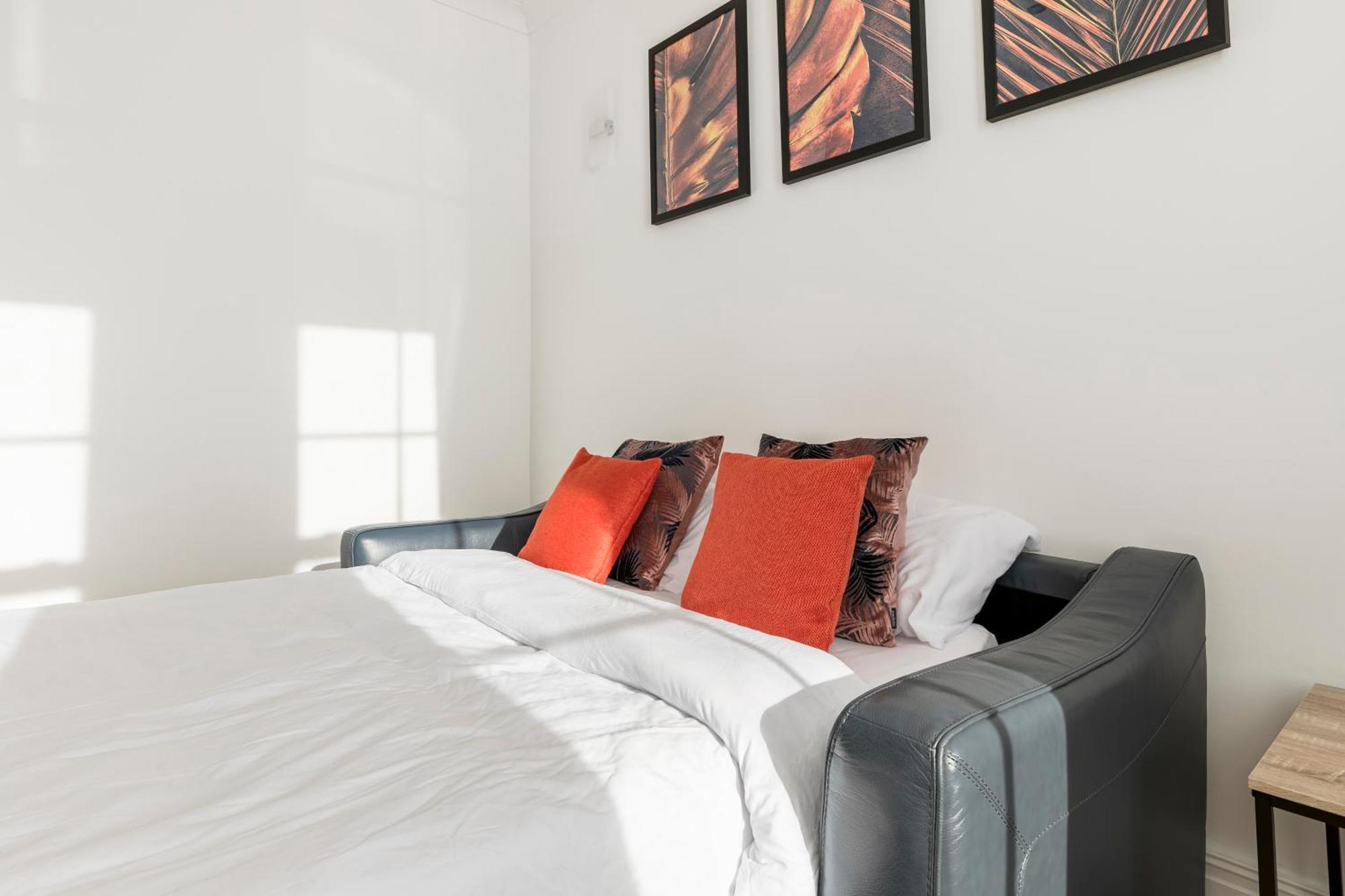 Modern Aptmt, 2 Stops To Central London, Smart Lock, Netflix Ealing Luaran gambar