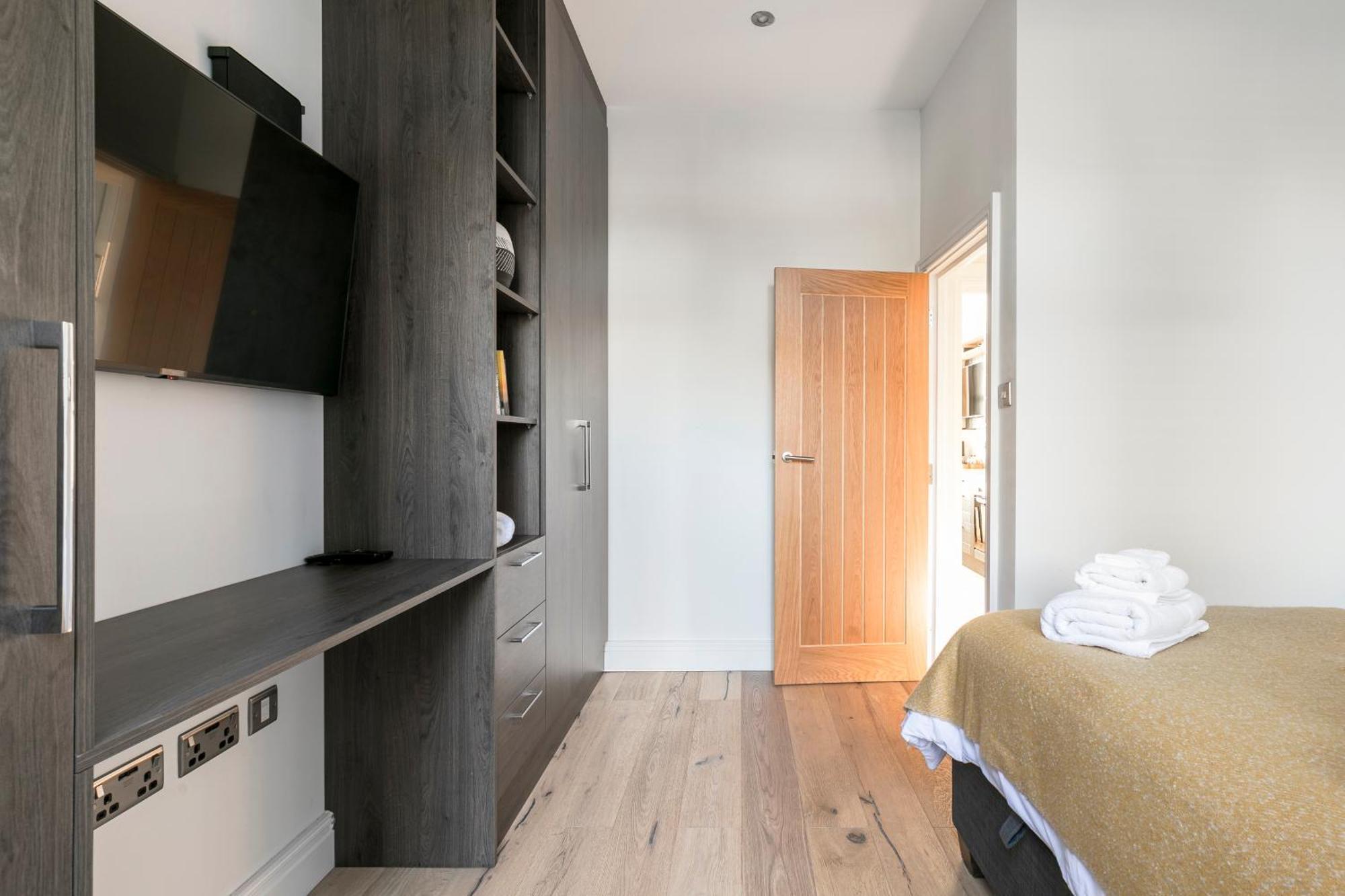 Modern Aptmt, 2 Stops To Central London, Smart Lock, Netflix Ealing Luaran gambar
